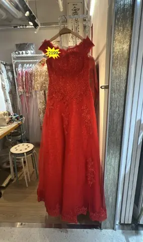 紅色蕾絲珠飾晚禮服